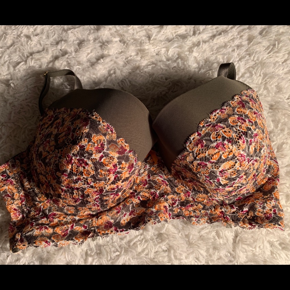 Floral 44C body frosting bra.